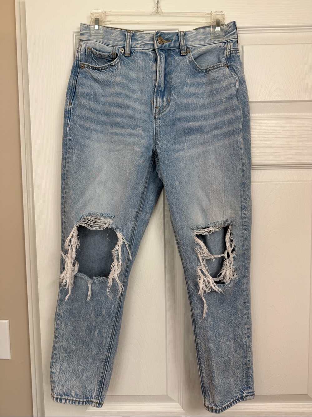 American Eagle Outfitters Light Blue Distressed Boyfriend Jeans